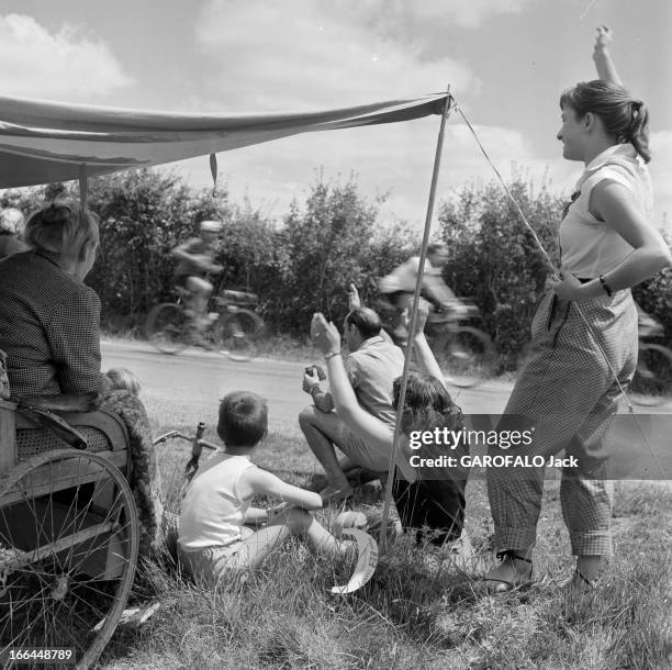 Tour De France 1954. Le 41ème Tour de France, du 8 juillet au 1er août 1954 sur 23 étapes pour 4 656 km , avec la victoire de Louison Bobet : une...