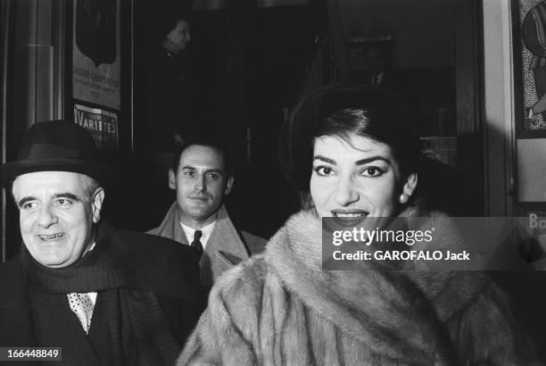 Maria Callas In Paris: Dinner At Maxim'S. Fuyant Rome et le scandale après la représentation de 'Norma' qu'elle dut interrompre à l'issue du premier...
