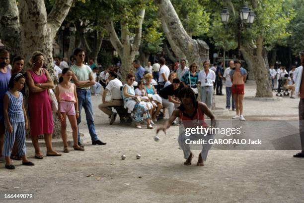 YANNICK NOAH IN SAINT-TROPEZ AT ROBERT MIMRAN, Nieuwsfoto's
