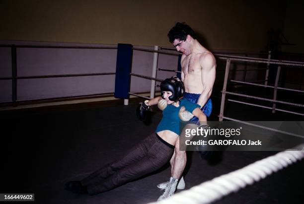 Rendezvous With Jacques Marty And His Wife. En 1966, sur le ring d'une salle de boxe, le boxeur Jacques MARTY en short, soutenant par les aisselles...