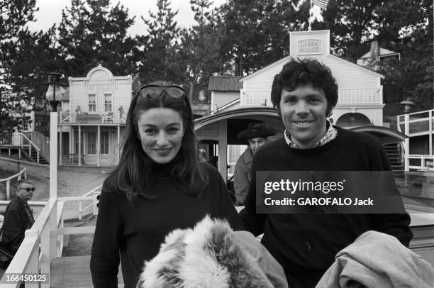 Two Oscars For The Film 'Un Homme Et Une Femme' By Claude Lelouch. Etats-Unis, Los Angeles, 13 avril 1967, Claude Lelouch, réalisateur, producteur,...