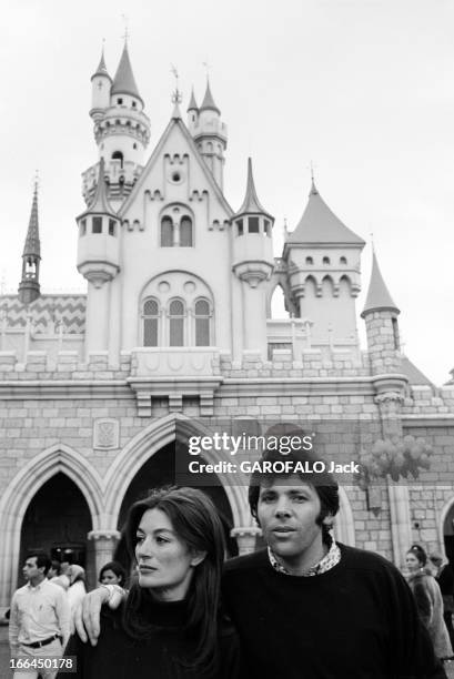 Two Oscars For The Film 'Un Homme Et Une Femme' By Claude Lelouch. Etats-Unis, Los Angeles, 13 avril 1967, Claude Lelouch, réalisateur, producteur,...