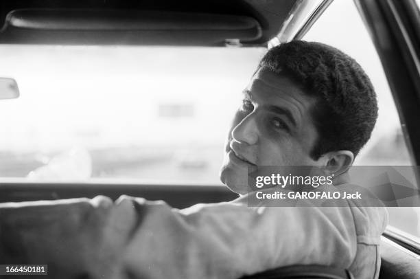 Two Oscars For The Film 'Un Homme Et Une Femme' By Claude Lelouch. Etats-Unis, Los Angeles, 13 avril 1967, Claude LELOUCH, réalisateur, producteur,...