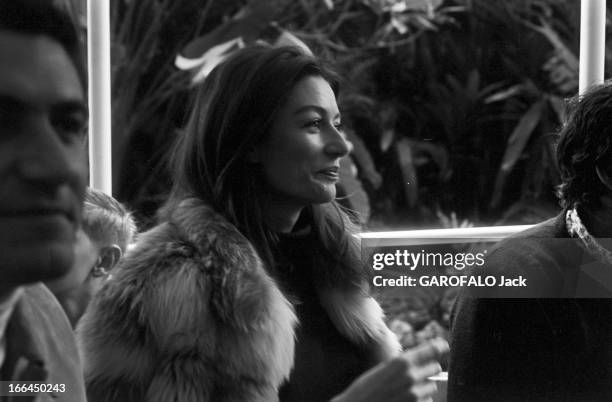 Two Oscars For The Film 'Un Homme Et Une Femme' By Claude Lelouch. Etats-Unis, Los Angeles, 13 avril 1967, Claude LELOUCH, réalisateur, producteur,...