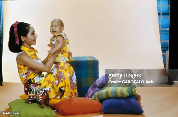 Dewi Soekarno In Paris. Paris- octobre 1967- L'exil de la troisième épouse du Président SOEKARNO d'Indonésie, Madame Ratna Sari Dewi SOEKARNO: bout...