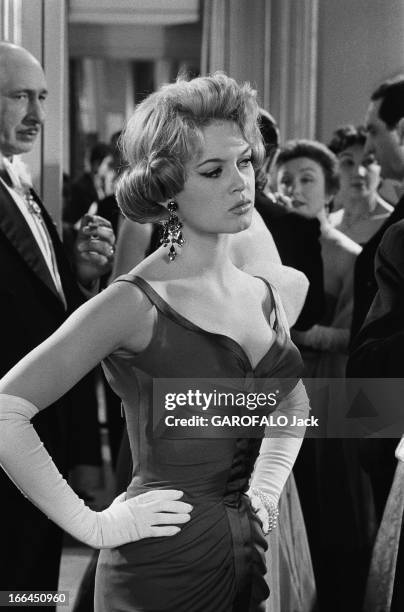 Brigitte Bardot Playing In The Film 'Une Parisienne' By Michel Boisrond. Brigitte BARDOT dans une scène du film 'Une parisienne'. 1957.