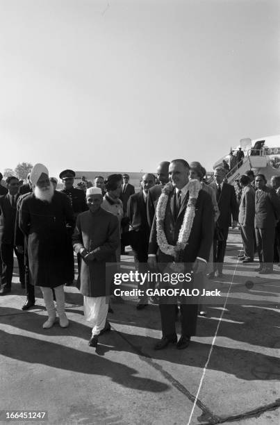 Official Visit Of Prime Minister George Pompidou To India And Pakistan. Inde 10 février 1965 - Lors de son voyage officiel en Inde, Georges POMPIDOU,...