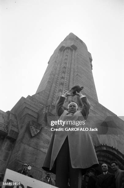 Nikita Khrushchev And His Wife In Official Visit To Verdun. France, Douaumont, 29 mars 1960, Nikita Sergueïevitch KHROUCHTCHEV, Premier secrétaire du...