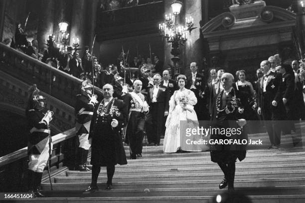 Queen Elizabeth Ii Official Travel In France: Evening At The Opera. France, Paris, 8 avril 1957, Élisabeth II, Reine du Royaume-Uni et des royaumes...
