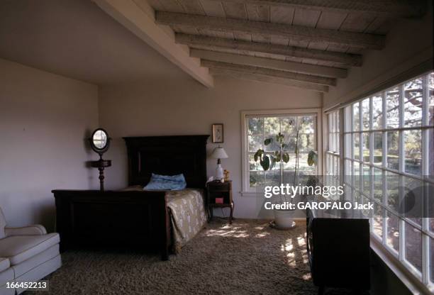 The House Of Sharon Tate. Californie, Bel Air- octobre 1969- la chambre sobrement décorée de Sharon TATE, actrice américaine, dans sa propriété.