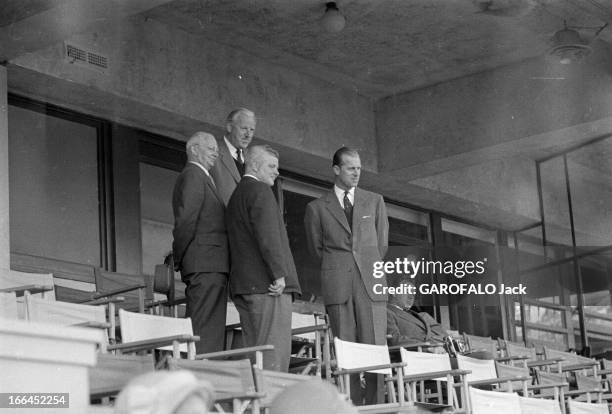 Melbourne Olympic Games 1956. A Melbourne en Australie, les XVIèmes Jeux Olympiques d'été, du 22 novembre au 8 décembre, de gauche à droite : le...