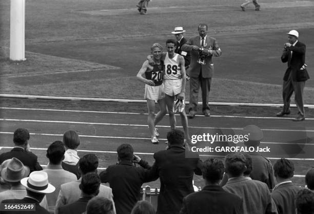 Melbourne Olympic Games 1956. A Melbourne en Australie, les XVIèmes Jeux Olympiques d'été, du 22 novembre au 8 décembre : le russe Vladimir KUTS et...