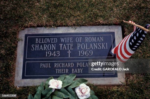 The House Of Sharon Tate. Californie, Bel Air- octobre 1969- la propriété de Sharon TATE, actrice américaine; La plaque commémorant la mort de Sharon...