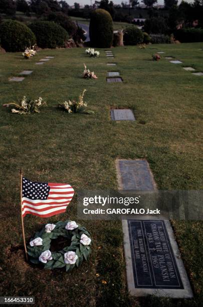 The House Of Sharon Tate. Californie, Bel Air- octobre 1969- la propriété de Sharon TATE, actrice américaine; La plaque commémorant la mort de Sharon...