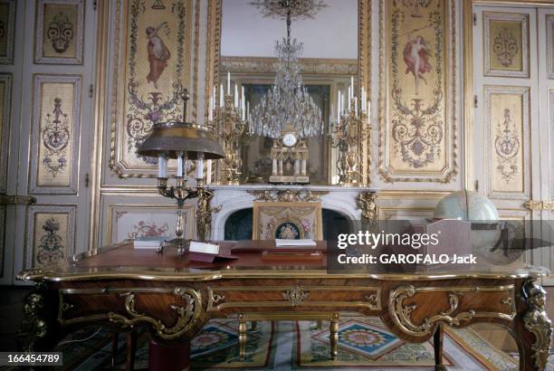 The Palace Of Elysee. Paris - octobre 1965 - Visite du palais de l'Elysée, première maison de France, en exclusivité pour Paris Match : dans le...