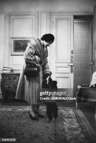Maria Callas In Paris. France, Paris, 16 janvier 1958, la cantatrice Maria CALLAS de passage dans la capitale, voyageant de Rome à Chicago. Ici...
