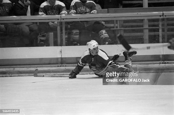 Grenoble Winter Olympics Games1968. Grenoble- février 1968- A l'occasion des jeux olympiques d'hiver/ Hockey sur glace: Finlande - Allemagne de l'Es....