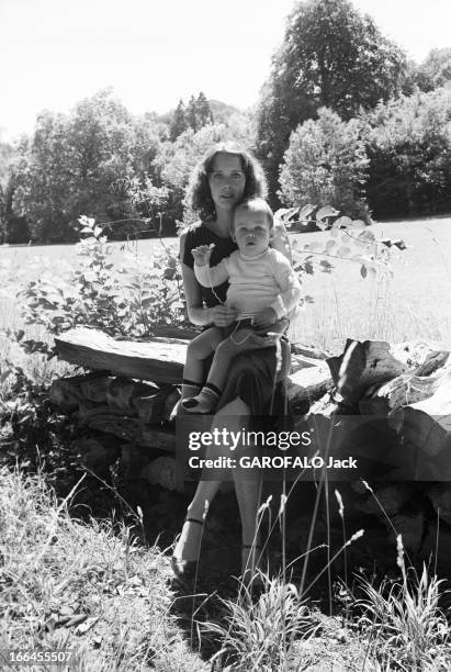 Shooting Of The Film 'Alice Ou La Derniere Fugue' By Claude Chabrol. Région parisienne- 23 Juillet 1976- Lors du tournage du film 'ALICE OU LA...