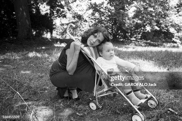 Shooting Of The Film 'Alice Ou La Derniere Fugue' By Claude Chabrol. Région parisienne- 23 Juillet 1976- Lors du tournage du film 'ALICE OU LA...