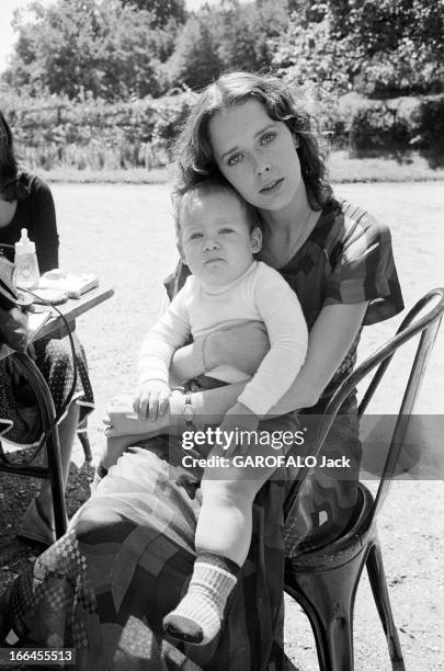 Shooting Of The Film 'Alice Ou La Derniere Fugue' By Claude Chabrol. Région parisienne- 23 Juillet 1976- Lors du tournage du film 'ALICE OU LA...