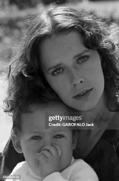 Shooting Of The Film 'Alice Ou La Derniere Fugue' By Claude Chabrol. Région parisienne- 23 Juillet 1976- Lors du tournage du film 'ALICE OU LA...