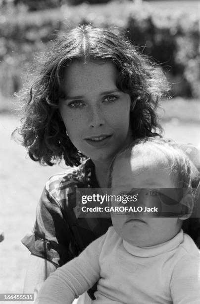 Shooting Of The Film 'Alice Ou La Derniere Fugue' By Claude Chabrol. Région parisienne- 23 Juillet 1976- Lors du tournage du film 'ALICE OU LA...