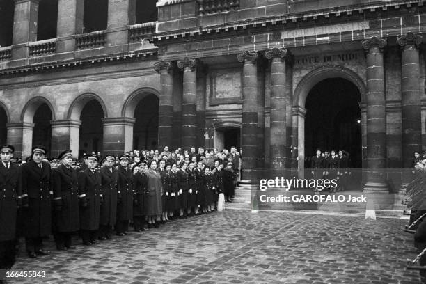 War Of Algeria. Le 17 janvier 1958, l'enterrement aux Invalides à Paris, en France, de Jacqueline Domergue dite Jaïc, membre des IPSA , 34 ans, tuée...