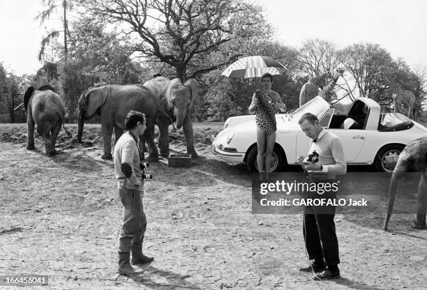 Paris Match Photographers Present The Auto Show 1968 Their Way: The Porsche 911 Seen By Jack Garofalo. En septembre 1968, présentation de la PORSCHE...