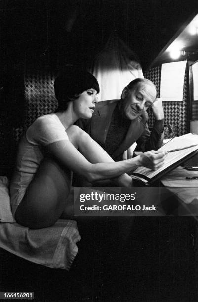 Alain Bernardin In His Cabaret The Crazy Horse Saloon. Paris - janvier 1973 - Alain BERNARDIN et ses danseuses, dans son cabaret le 'Crazy Horse...