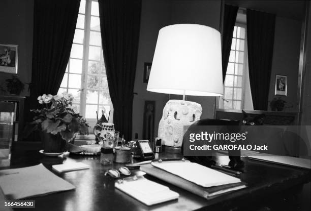 Andre Malraux'S Office In Verrieres-Le-Buisson. Verrieres-le-Buisson- 28 novembre 1976- Dans la propriété du château de Louise DE VILMORIN, le bureau...
