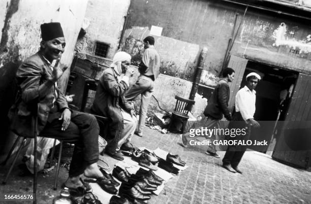Algeria And Its Capital: Algiers. Algérie, Alger, 14 avril 1970, vie quotidienne dans la capitale, la plus grande ville du pays et ville côtière de...