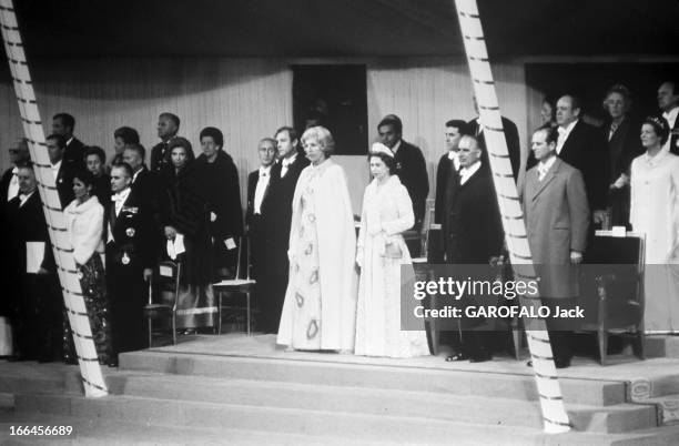 The Official Visit To France Of Elizabeth Ii With Mr And Mrs Pompidou. Paris, Champs de Mars- 16 mai 1972- A l'occasion de son voyage officiel, sous...