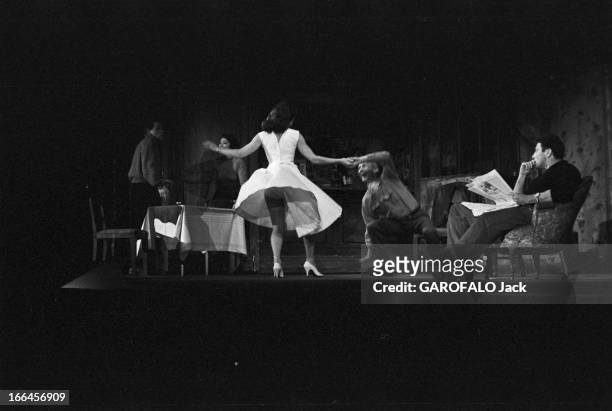 Rehearsals Of The Theater Play ' Vu Du Pont'. France, Paris, 13 mars 1958, les répétitions pour la pièce de théâtre 'Vu du pont' écrite par le...