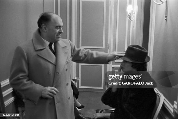 Rendezvous With Sophia Loren And Carlo Ponti In Paris. France, Paris, 15 janvier 1958, l'actrice italienne Sophia LOREN et son époux le producteur...