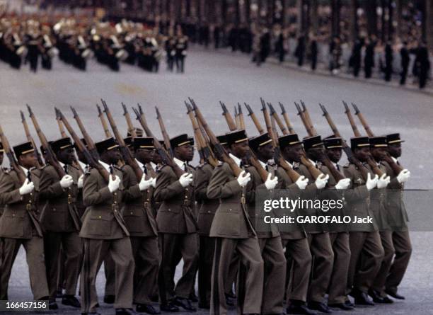 The Military Parade Of July 14Th, 1989. France- Paris- période 1956-1958- Le défilé du 14 juillet sur l'avenue des Champs Elysées. Le 6e Régiment de...