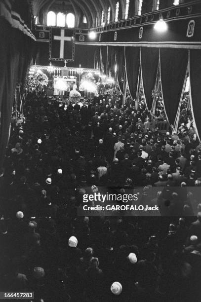 Funeral Of Christian Dior. France, Paris, 29 octobre 1957, la cérémonie organisée pour les funérailles du grand couturier français Christian Dior ont...