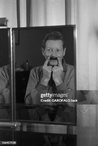 Meeting Danny Kaye. France, Paris, 14 novembre 1957, le chanteur et acteur américain Danny KAYE est venu vivre dans la capitale française le temps...