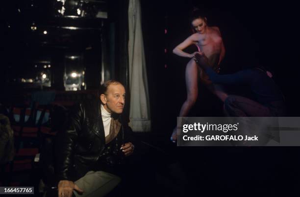 Alain Bernardin In His Cabaret The Crazy Horse Saloon. Paris - janvier 1973 - Assis au bas de la scène du cabaret le 'Crazy Horse Saloon', le...