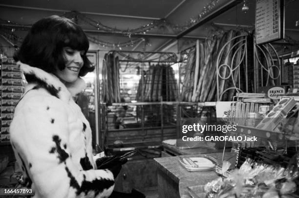 Alain Bernardin In His Cabaret The Crazy Horse Saloon. Paris - janvier 1973 - Vie quotidienne d' une des vedettes du Cray Horse, Anna PORTOBELLO,...