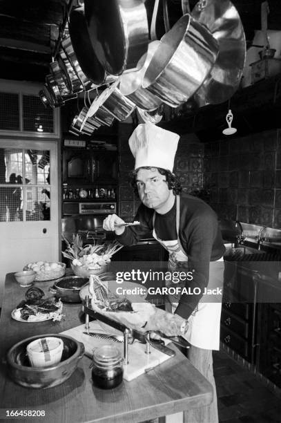 Rendezvous With Pierre Perret. France, Nangis, 24 février 1975, l'auteur, compositeur, interprète français Pierre PERRET est chez lui. Ici dans la...