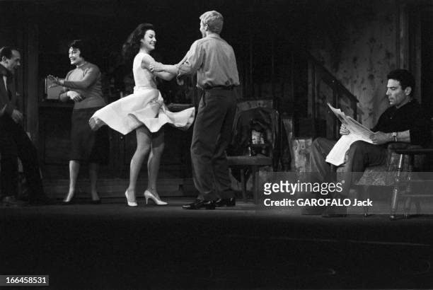 Rehearsals Of The Theater Play ' Vu Du Pont'. France, Paris, 13 mars 1958, les répétitions pour la pièce de théâtre 'Vu du pont' écrite par le...