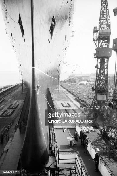 The Launch Of Transatlantic Liner 'France' In Saint-Nazaire. France, Saint-Nazaire, 11 mai 1960, le paquebot transatlantique 'France' fut construit...