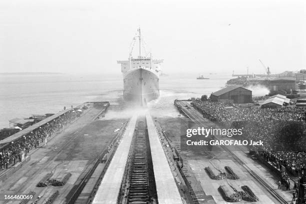 The Launch Of Transatlantic Liner 'France' In Saint-Nazaire. France, Saint-Nazaire, 11 mai 1960, le paquebot transatlantique 'France' fut construit...