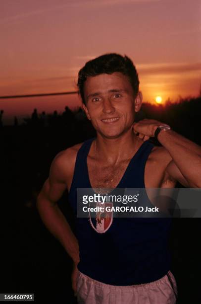 Michel Jazy At Belgrade European Athletics Championships In 1962. Belgrade - septembre 1962 - L'athlète Michel JAZY en tenue de sport devant un...
