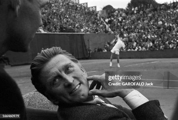 Roland Garros International Tennis Tournament 1958. Paris- 21, 22 Septembre 1958- Lors des internationaux de tennis à Roland Garros, l'acteur...