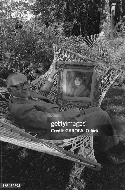 Rendezvous With Armand Hammer. Le 2 février 1977, Armand HAMMER est un industriel mais aussi un collectionneur d'art. Ici dans un jardin, il est...