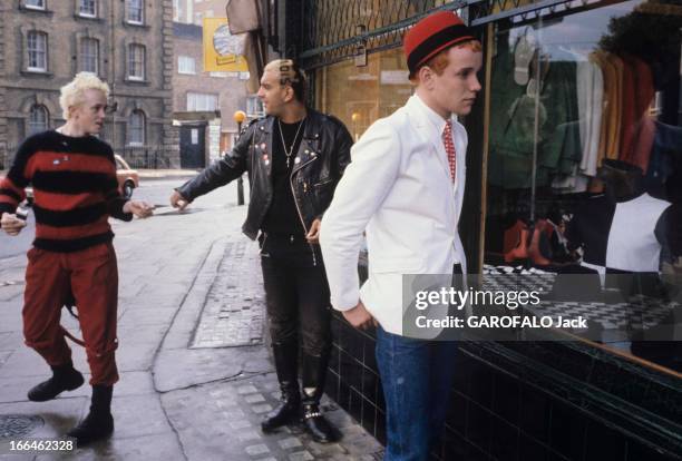 The Punks In London. Angleterre, Londres, 23 septembre 1979, Les punks, anarchistes de la pop-musique voient revenir la mode des années 60, et les...