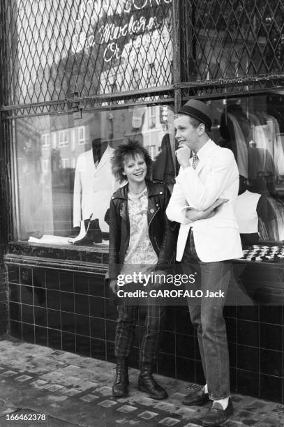 The Punks In London. Angleterre, Londres, 23 septembre 1979, Les punks, anarchistes de la pop-musique voient revenir la mode des années 60, et les...