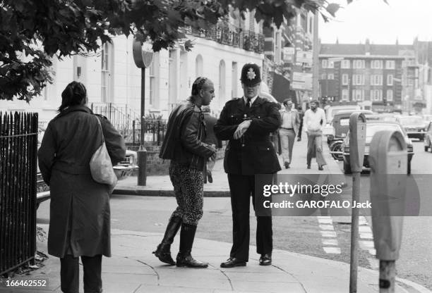 The Punks In London. Angleterre, Londres, 23 septembre 1979, Les punks, anarchistes de la pop-musique voient revenir la mode des années 60, et les...