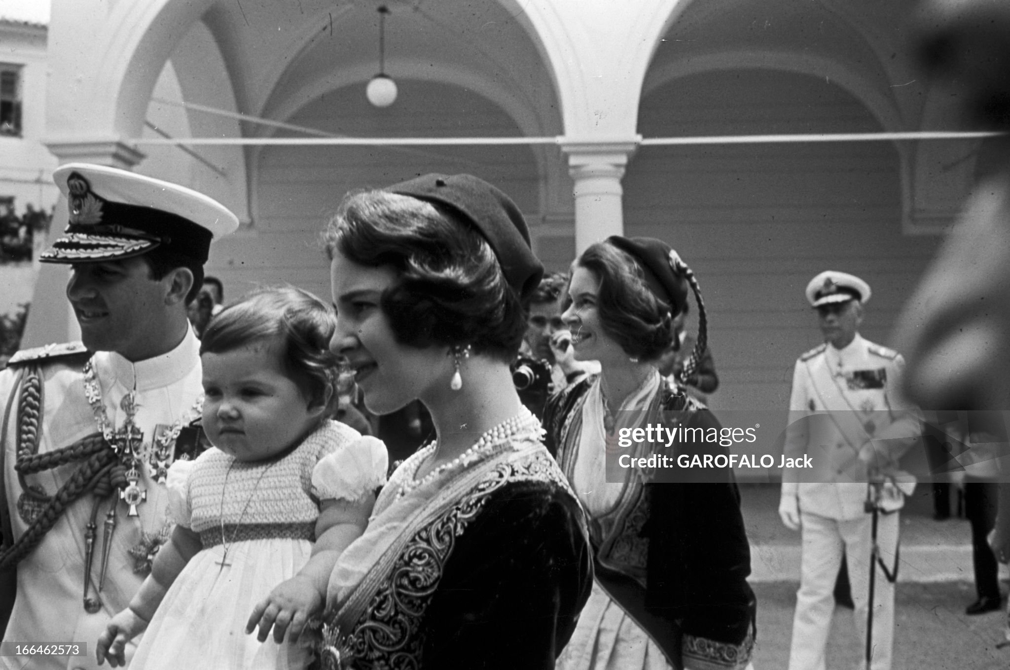 the-royal-family-of-greece-constantin-ii-anne-marie-of-denmark-and-the-princess-alexia-gr%C3%A8ce.jpg